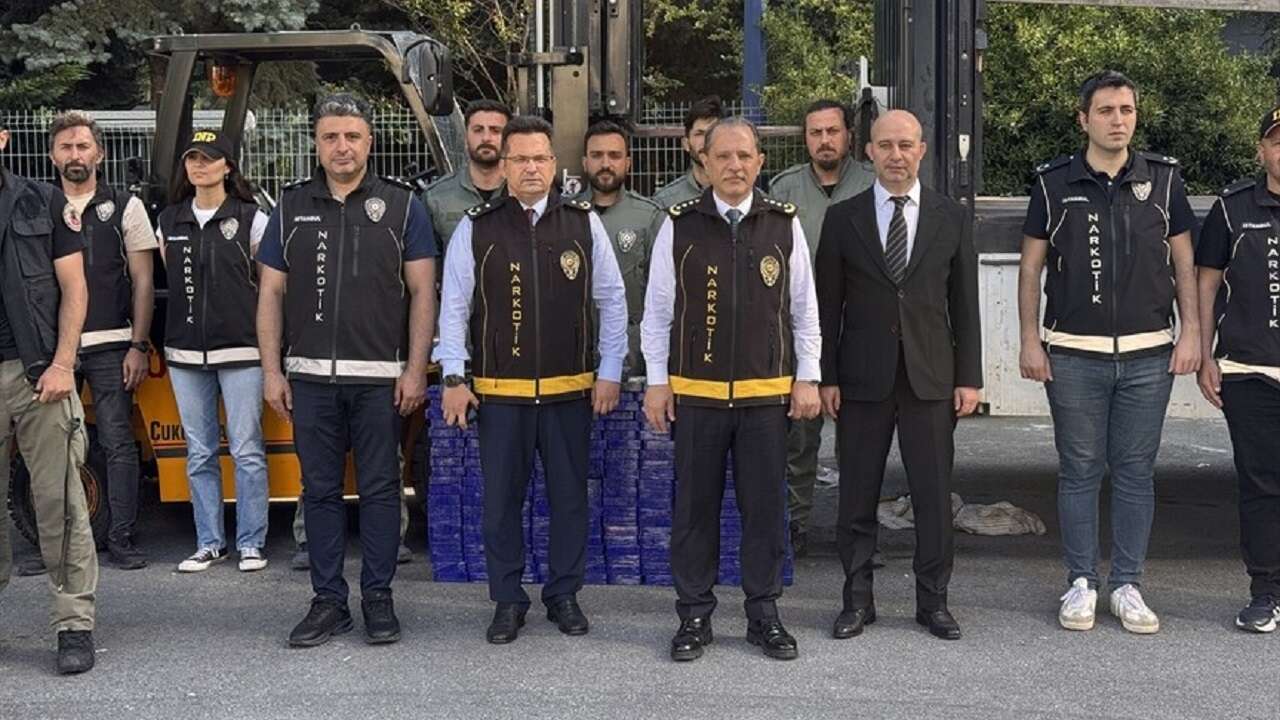 İstanbul'da bir tırda yaklaşık 130 kilogram eroin ele geçirildi!