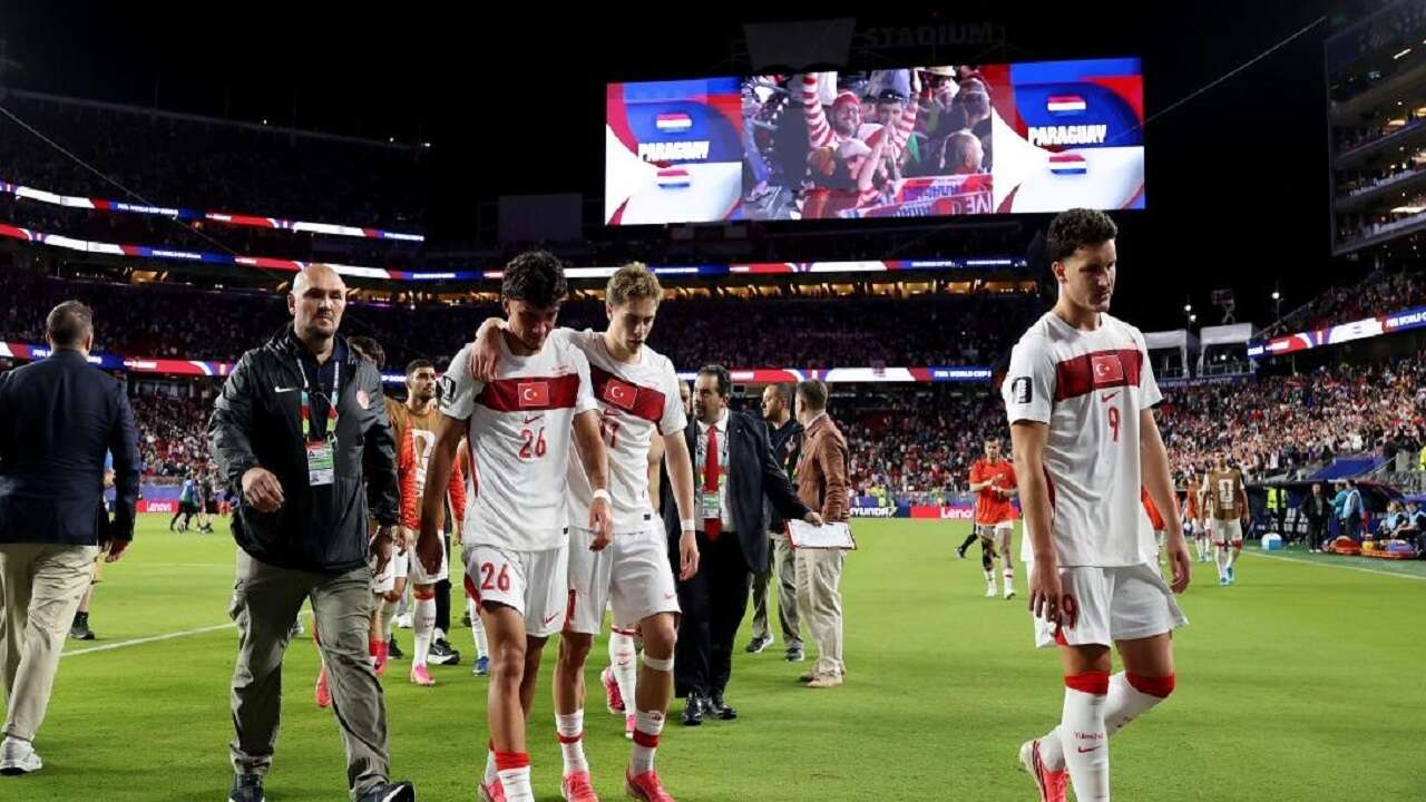 Milliler Paraguay'a yenilerek gruptan çıkma şansını kaybetti