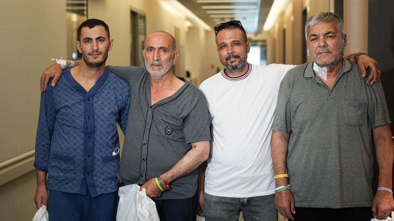 Nakille sağlığına kavuşan babalara en güzel hediye evlatlarından geldi