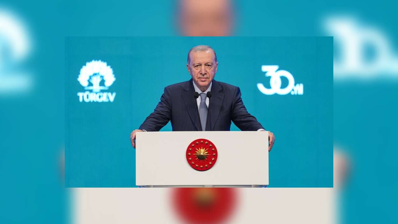 Erdoğan: Kendisini akışa bırakan değil, akışa yön veren bir gençlik yetiştireceğiz