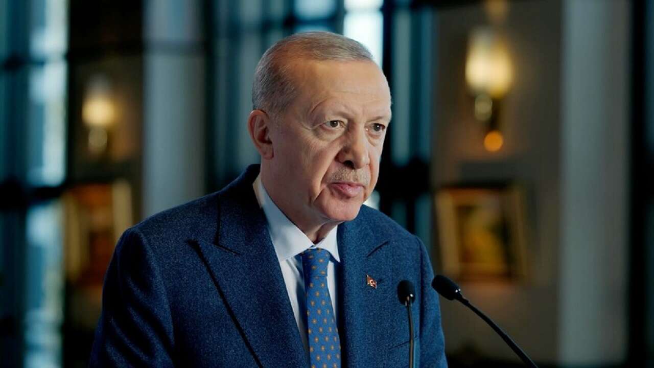 Erdoğan: Tüm imkanlarını evlatlarına adayan kahraman babalarımızın Babalar Günü'nü tebrik ediyorum