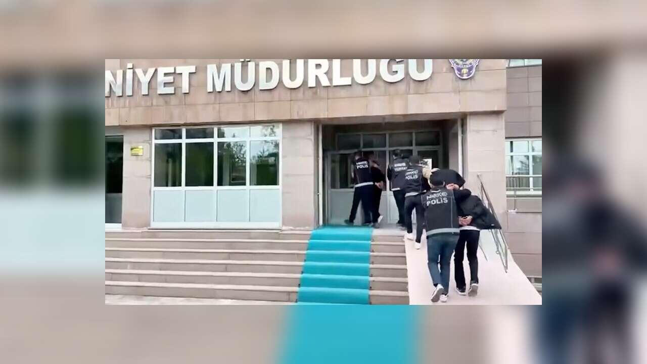 Uyuşturucu satıcılarına yönelik operasyonlarda yakalanan 1926 şüpheliden 976'sı tutuklandı