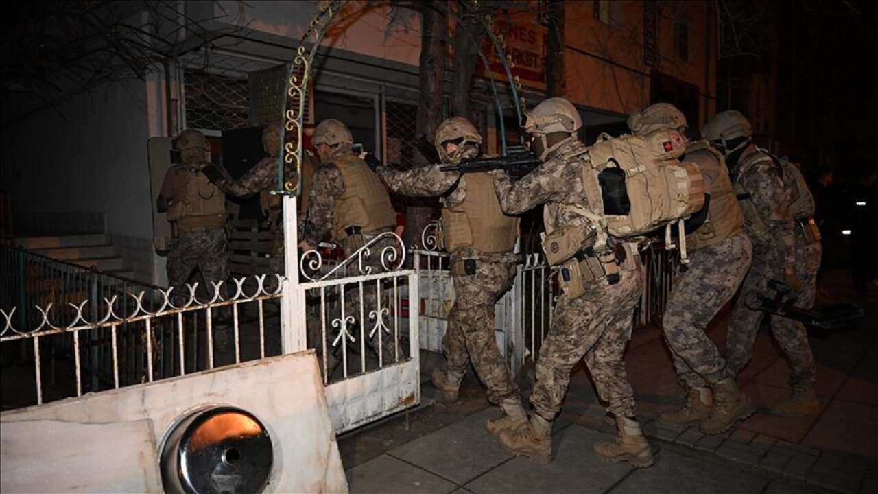 Terör örgütlerine yönelik operasyonlarda 233 şüpheli yakalandı