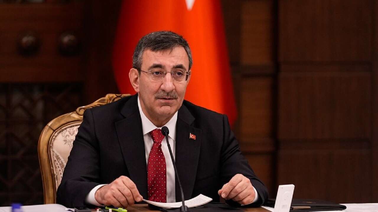 Cumhurbaşkanı Yardımcısı Yılmaz'dan karne alan öğrencilere "kitap okuma ve spor" tavsiyesi
