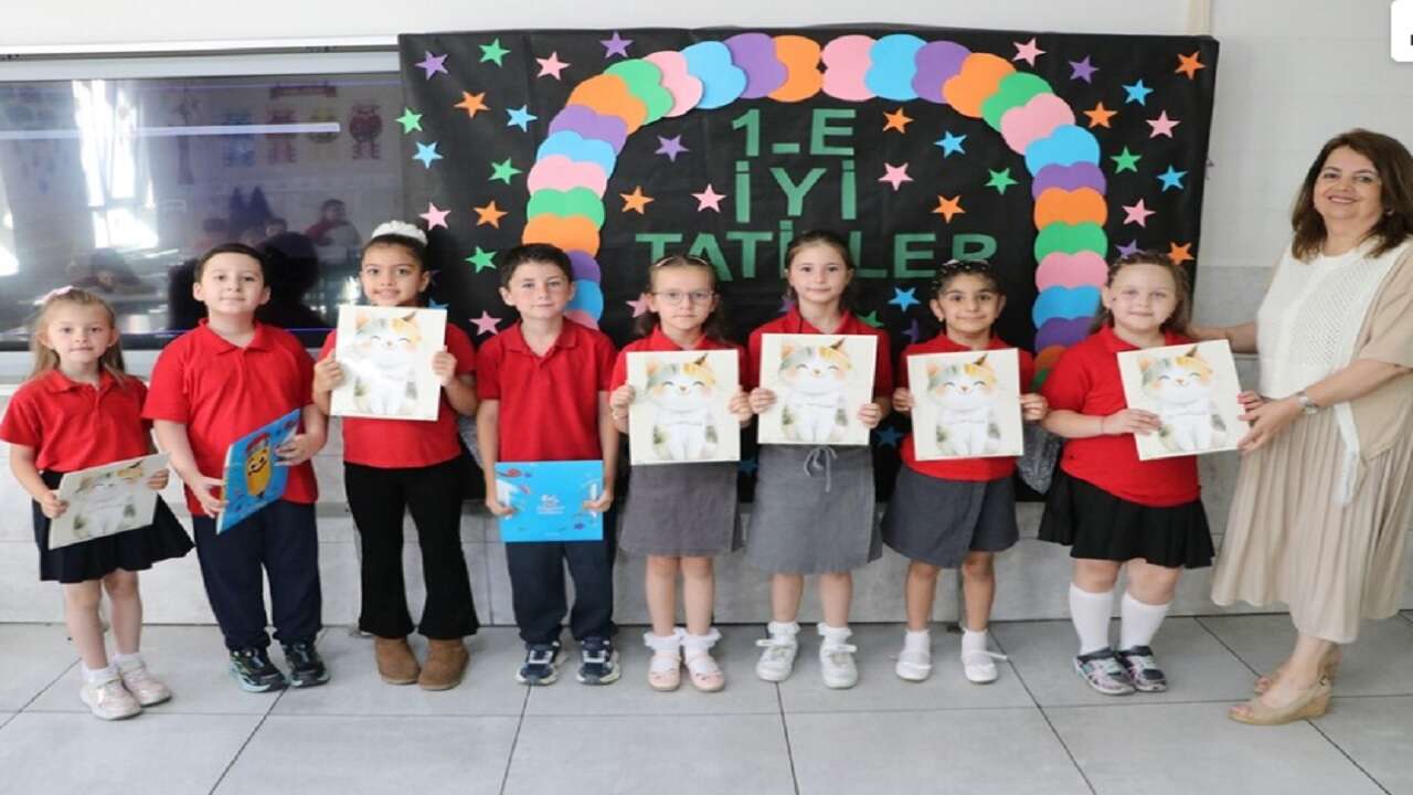 Yaklaşık 18 milyon öğrenci karnelerini alarak yaz tatiline girdi