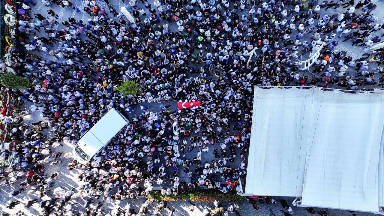 Ünlü Oyuncu Kadir İnanır son yolculuğuna uğurlandı