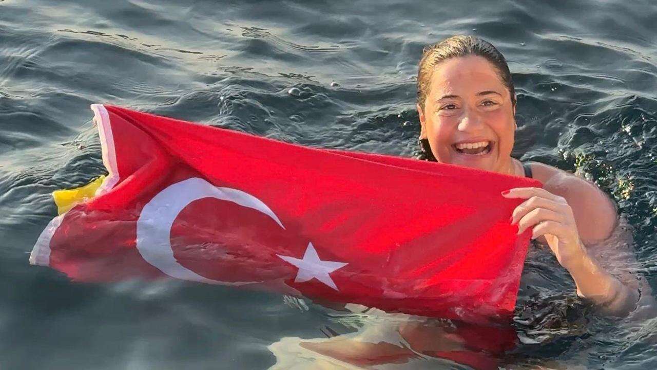 Milli yüzücü Aysu Türkoğlu'ndan REKOR
