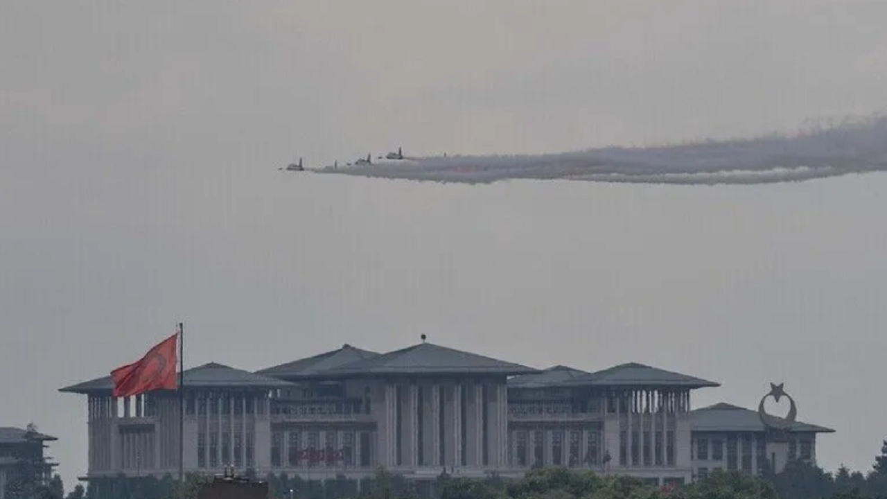 Türk Yıldızları'ndan Ankara'da Prova Uçuşu