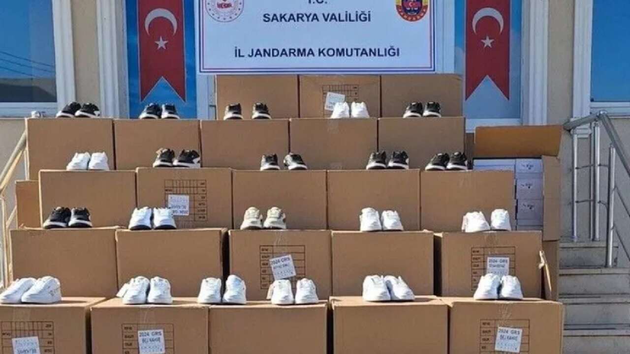 Sakarya'da 10 milyon 680 bin lira değerinde taklit spor malzemesi ele geçirildi