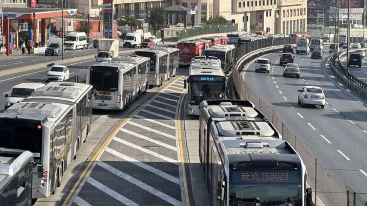 İstanbul'da metrobüs 15 Temmuz'da FSM Köprüsü'nü kullanacak