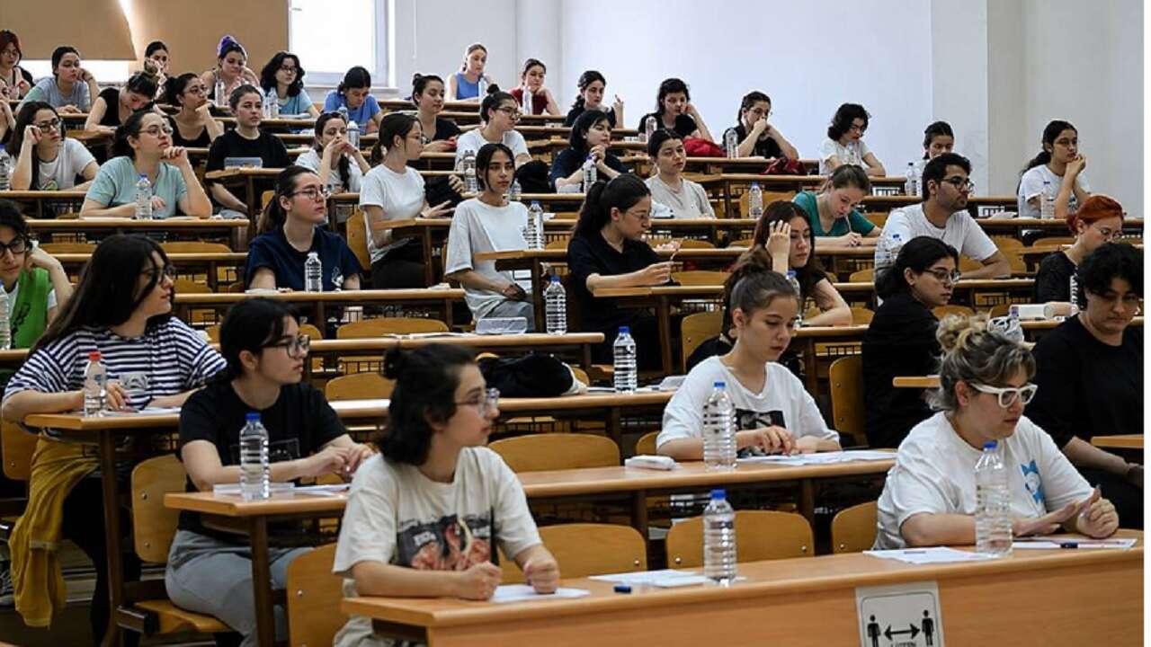 Öğrenci affına ve yükseköğretime ilişkin düzenlemeleri içeren kanun teklifi komisyonda kabul edildi