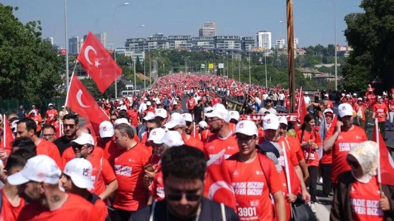 15 Temmuz Şehitler Köprüsü'nde "İrade Bizim, Zafer Bizim" yürüyüşü düzenlendi