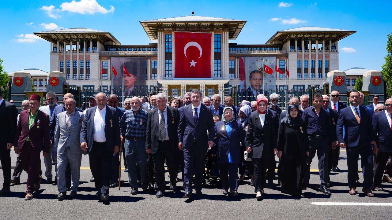Cumhurbaşkanı Yardımcısı Yılmaz, 15 Temmuz Şehitler Anıtı'ndaki törene katıldı