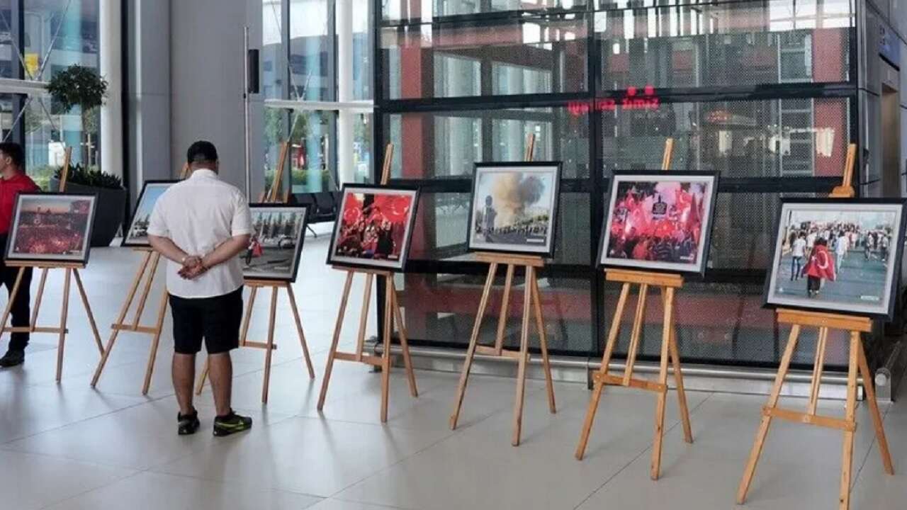 İstanbul ve Sabiha Gökçen havalimanlarında 15 Temmuz fotoğrafları sergisi