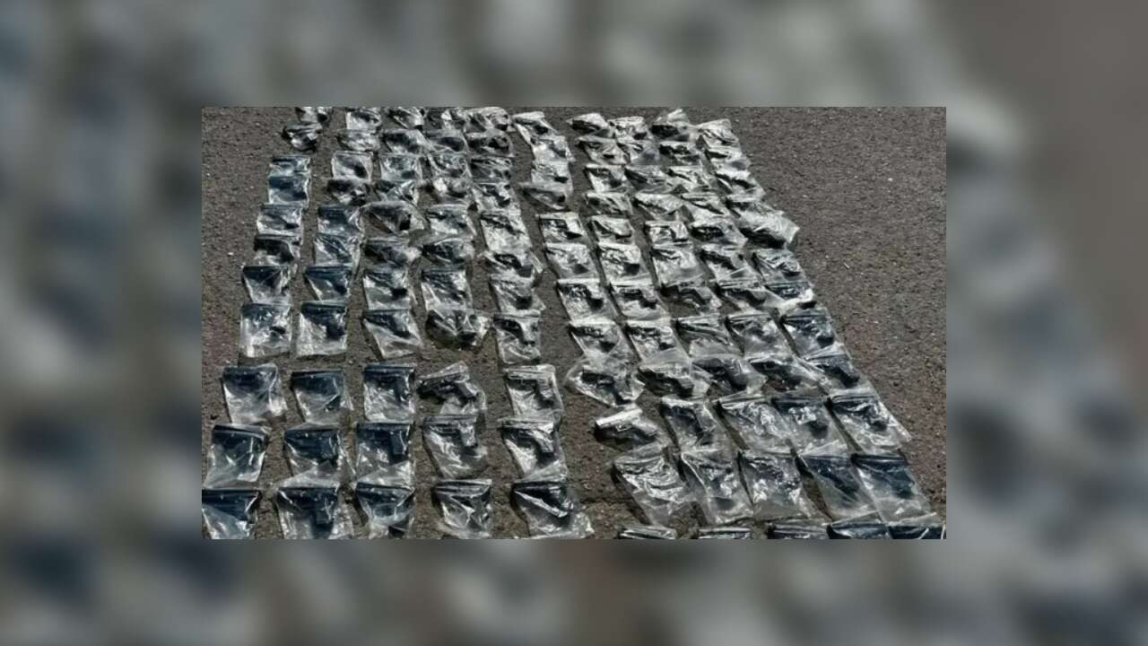 İstanbul'da yolcu otobüsünde 120 silah ele geçirildi!