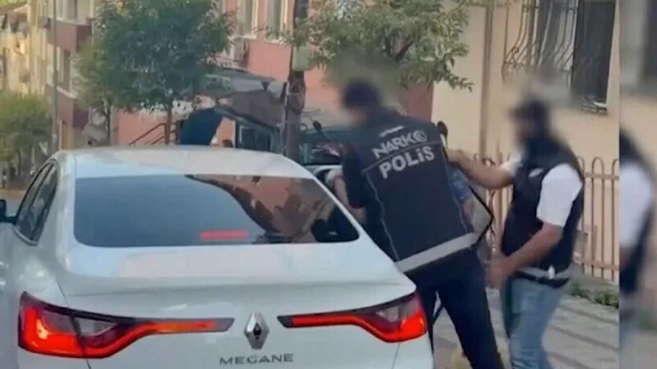 Kırmızı bültenle aranan uyuşturucu şüphelisi İstanbul'da yakalandı!