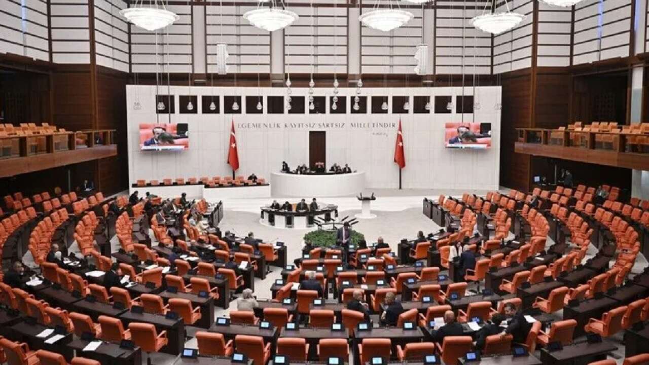 En düşük emekli aylığının artırılmasına yönelik düzenlemeyi de içeren kanun teklifi, TBMM Genel Kurulunda