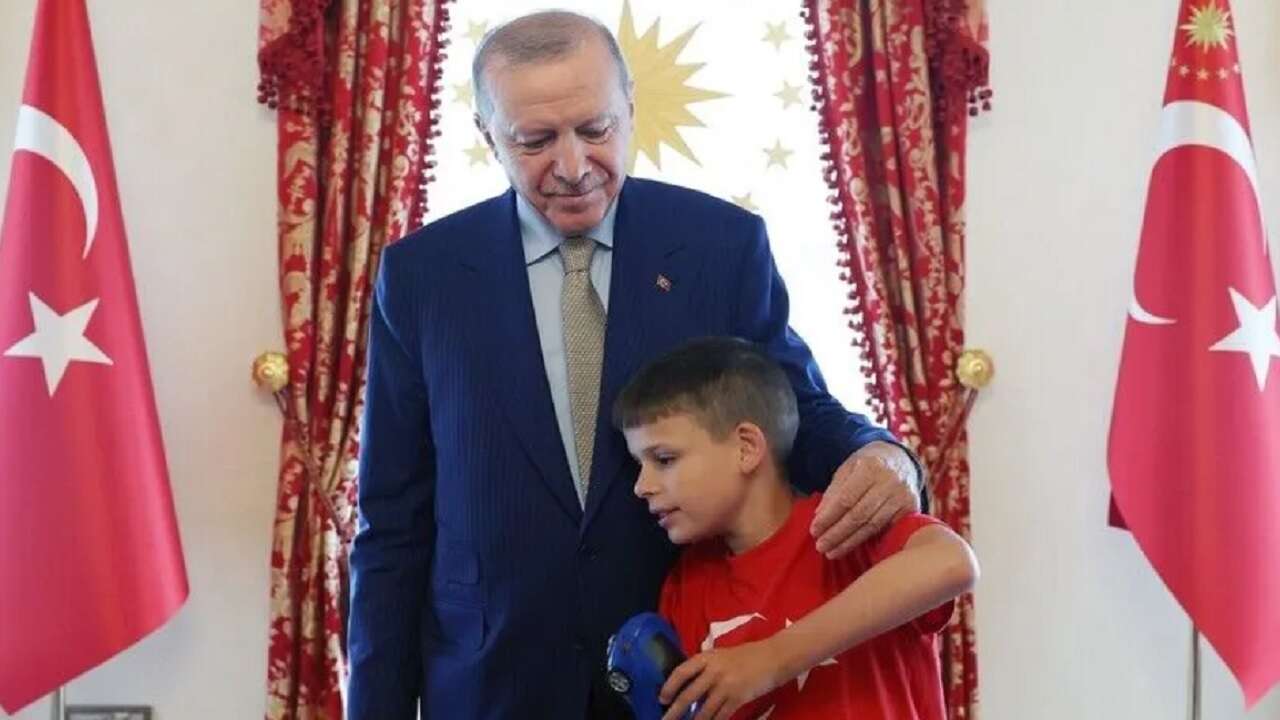 Erdoğan "Cake Not Hate" kampanyasıyla tanınan Harris'i kabul etti