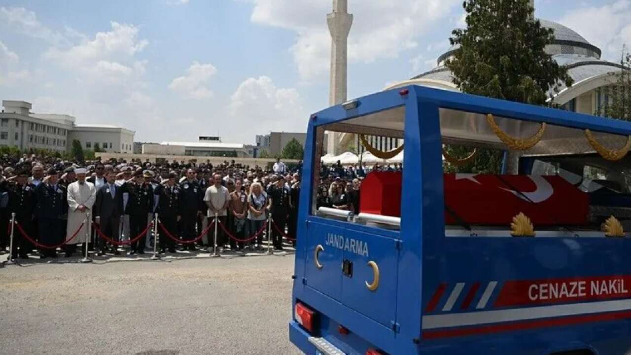 Ankara'da kaza kırıma uğrayan helikopterde hayatını kaybeden pilot son yolculuğuna uğurlandı