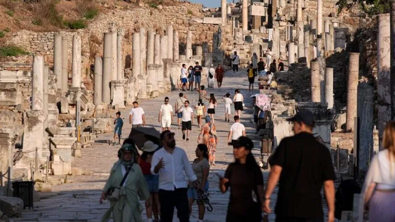 Yerli turistler ilk çeyrekte aile ziyaretine 50,2 milyar, tatile 33 milyar lira harcadı