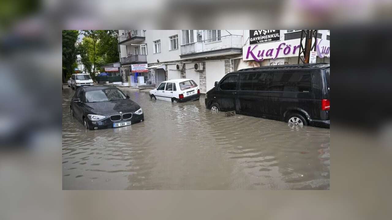Başkentte sağanak hayatı olumsuz etkiledi