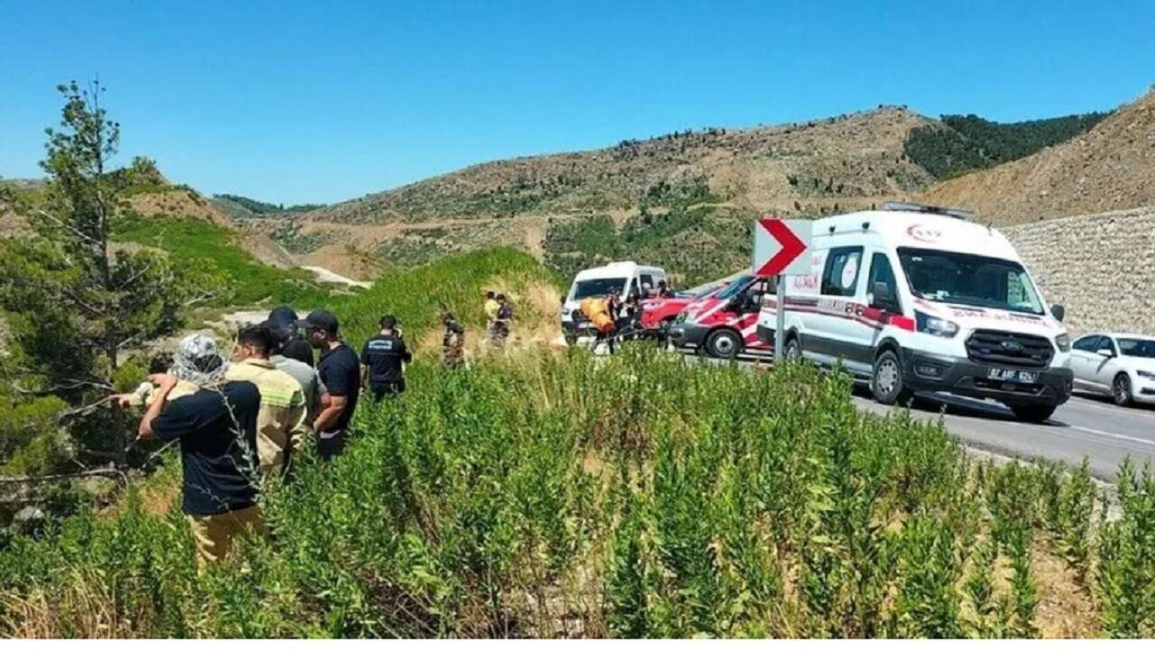 Antalya'da uçuruma yuvarlanan minivandaki 5 kişi hayatını kaybetti