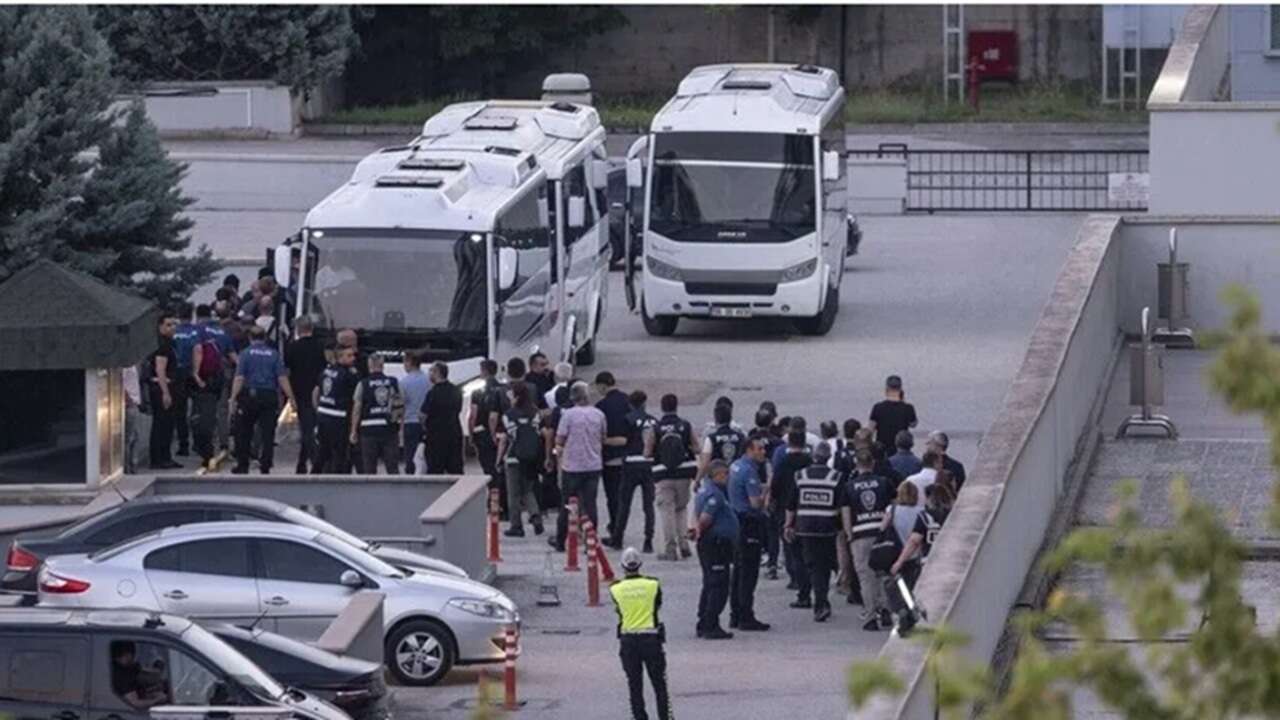 Etimesgut Belediye Başkanı Beşikçioğlu'nun da aralarında bulunduğu 40 şüpheli tutuklandı