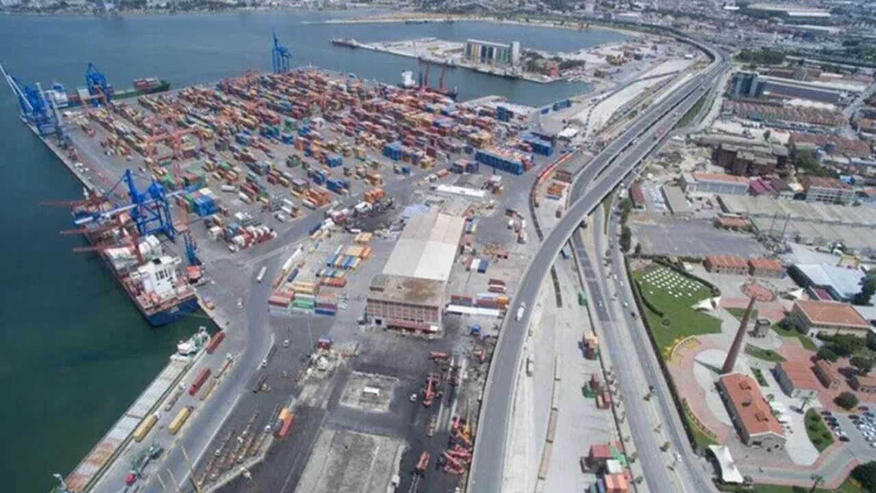İzmir Limanı'nın Türkiye Varlık Fonu'na devri tamamlandı