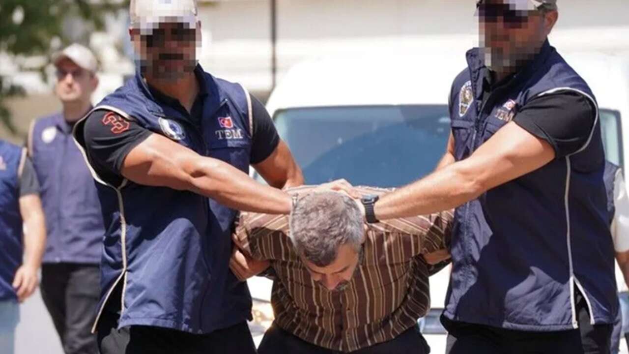 Cumhurbaşkanına suikast girişiminden aranan firari FETÖ üyesi adliyeye sevk edildi