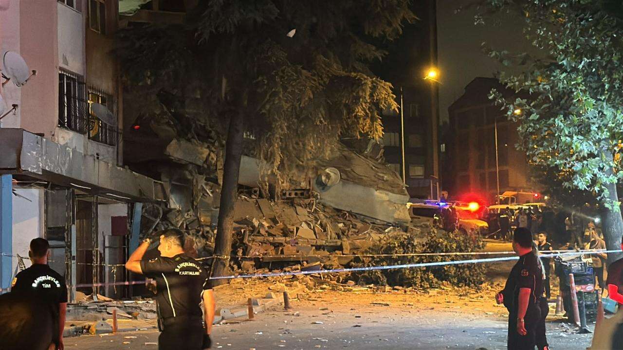 Bahçelievler'de 4 katlı bina çöktü!