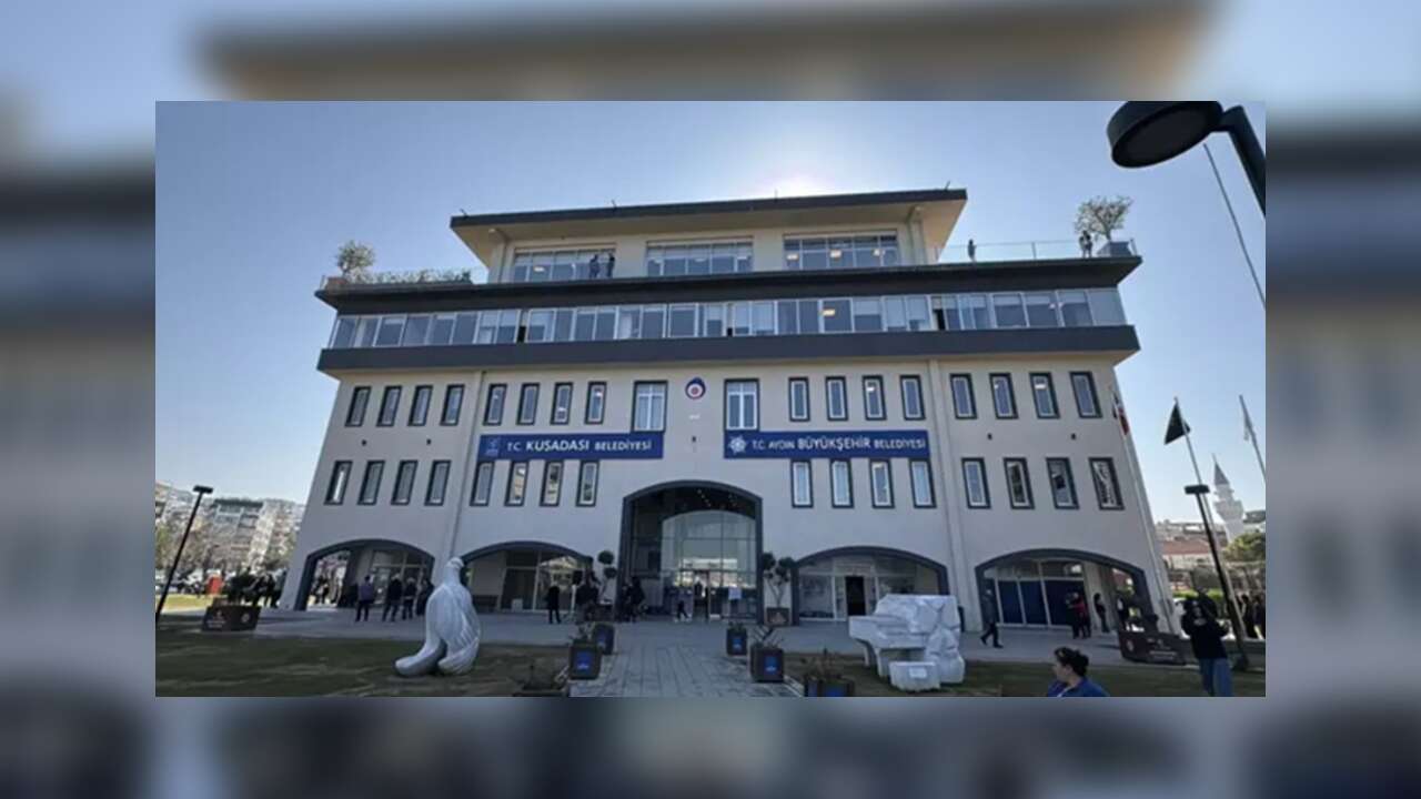 Kuşadası Belediyesi'ne yönelik operasyon derinleşiyor