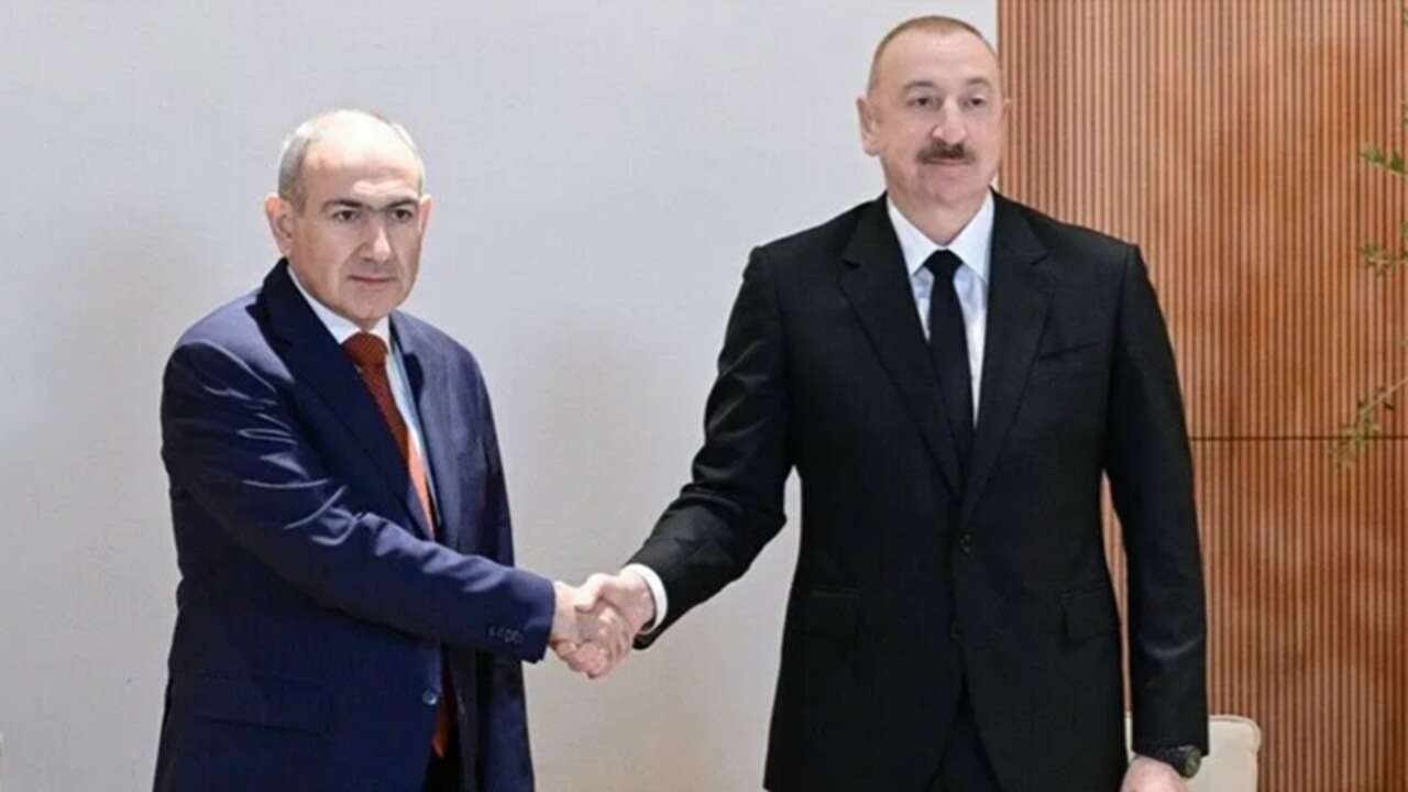 Aliyev ve Paşinyan telefonda görüştü..