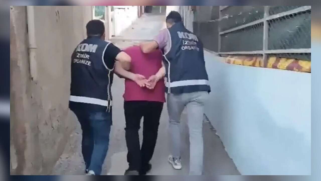İzmir merkezli suç örgütü operasyonunda yakalanan 28 şüpheli tutuklandı