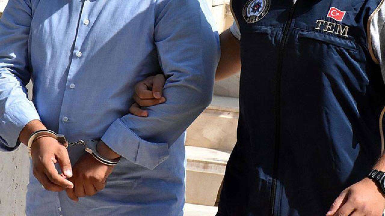 Suç örgütü üyesi tırın gizli bölmesinde yurt dışına kaçmaya çalışırken yakalandı