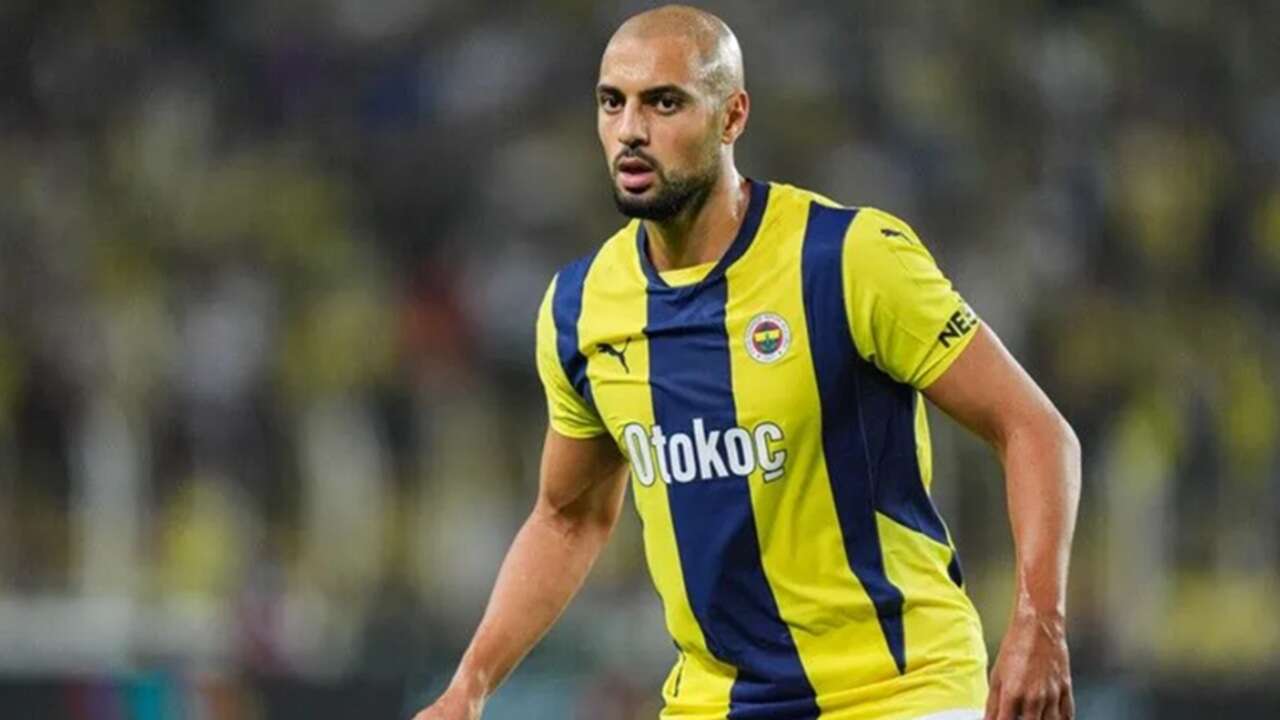 Fenerbahçe'de Faslı futbolcu Sofyan Amrabat takıma katıldı
