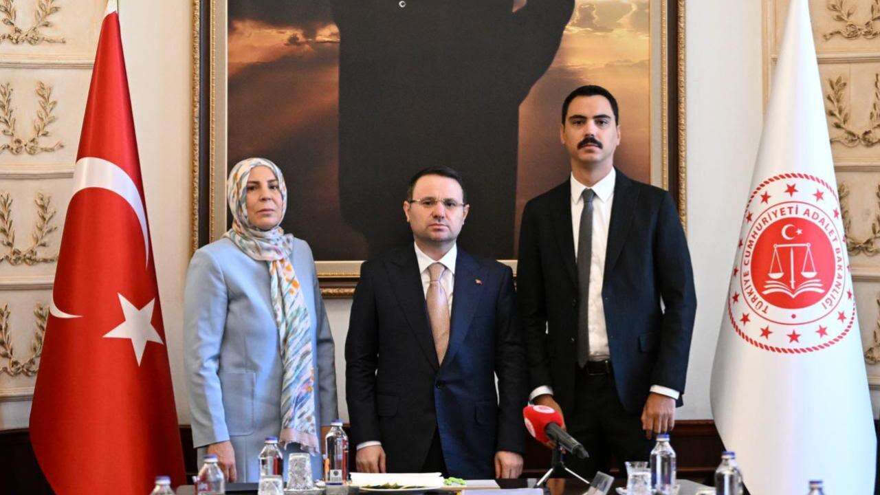Adalet Bakanı Akın Gürlek Muhsin Yazıcıoğlu'nun ailesini kabul etti