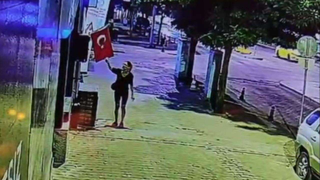 Muğla'da Türk bayrağını yakan şüpheli yakalandı