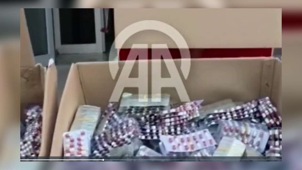ADANA - Adana'da evde 283 bin sentetik ecza ele geçirildi