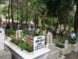Dörtyol Belediyesi Meclis Üyesi Akın Uçar Kabri Başında Anıldı