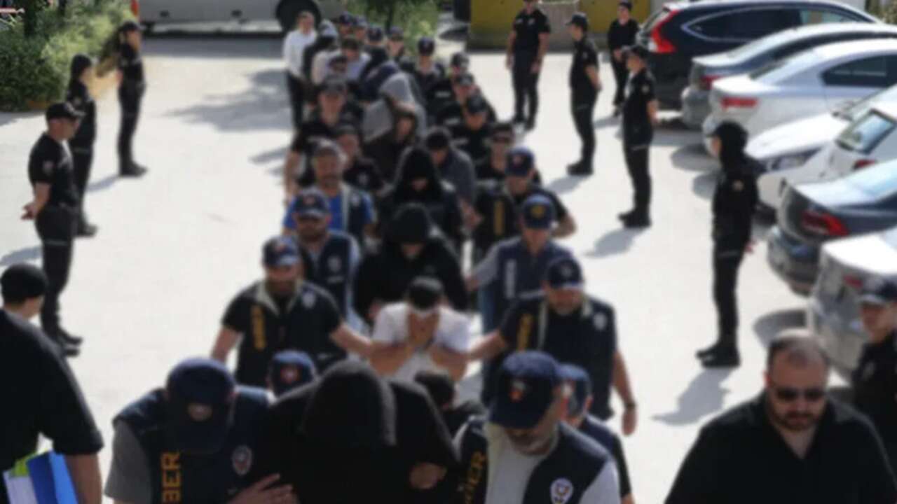 "İnternet altyapısı değişikliği" bahanesiyle 801 kişiyi dolandırdıkları iddia edilen 90 şüpheli yakalandı