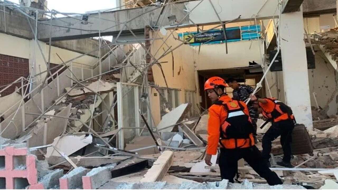 Endonezya'da 7,7 büyüklüğünde Deprem
