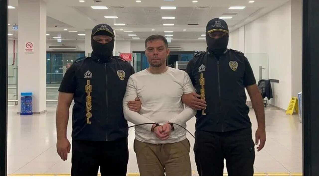 Türkiye'ye iade edilen organize suç örgütü elebaşı Serkan Kurtuluş İstanbul'a getirildi