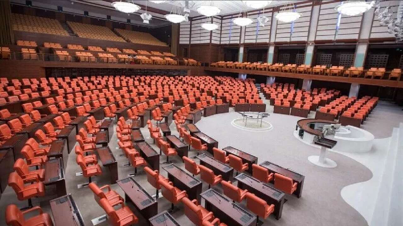 TBMM'de Sandalye Dağılımı değişti!