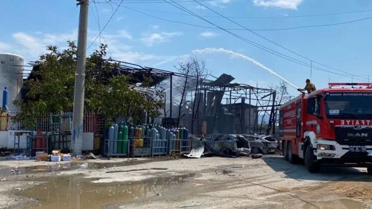 Manisa'da oksijen dolum tesisinde çıkan yangında 2 kişi hayatını kaybetti, 2 kişi yaralandı