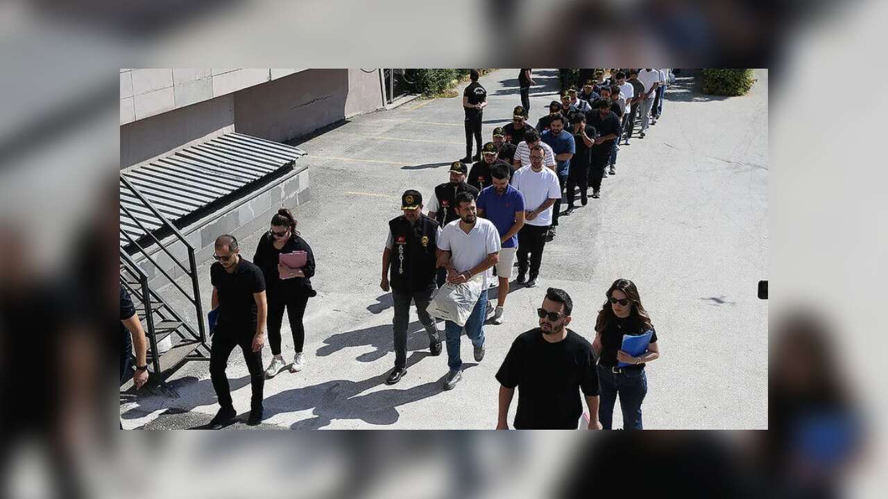 "İnternet altyapısı değişikliği" bahanesiyle 801 kişiyi dolandıran 53 şüpheli tutuklandı