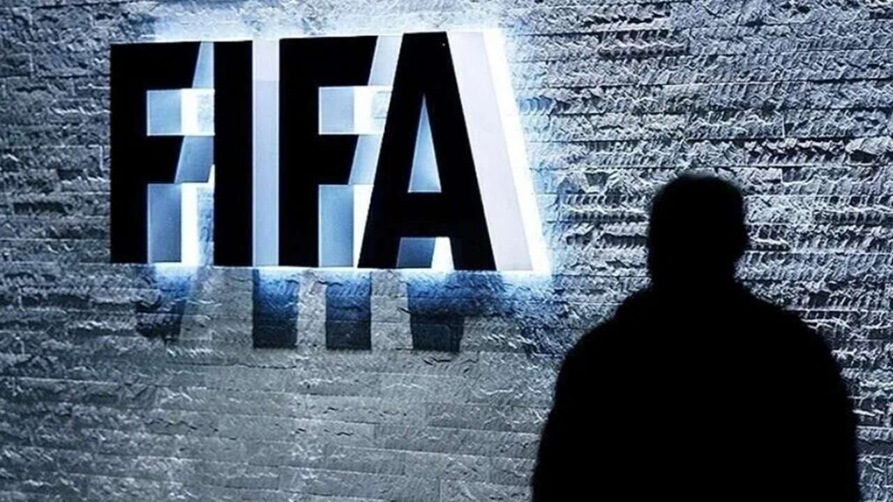 Infantino'yu eleştiren FIFA'nın 3 numaralı ismi Lamour görevinden ayrıldı