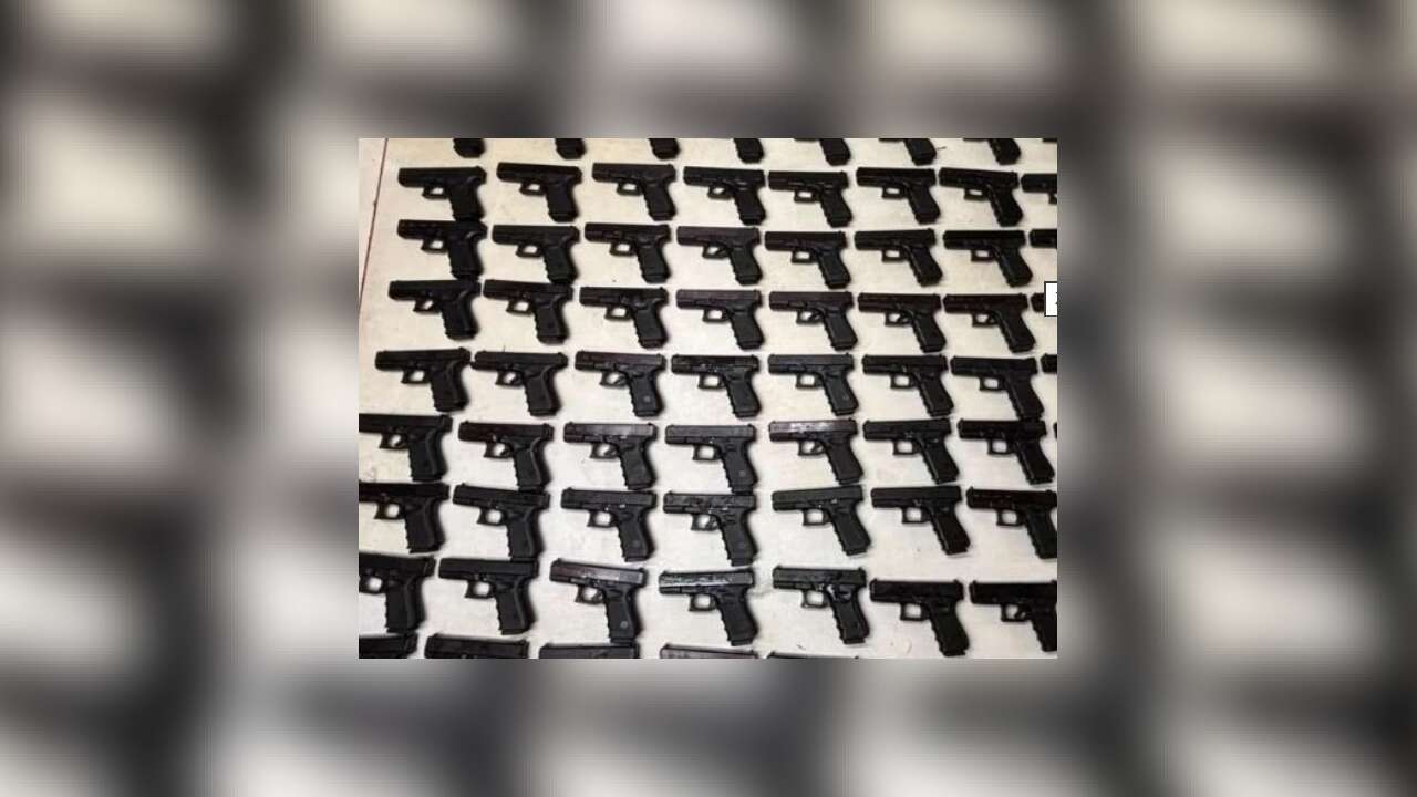 Zeytinburnu'nda flaşş operasyon / 100 ruhsatsız tabanca ele geçirildi