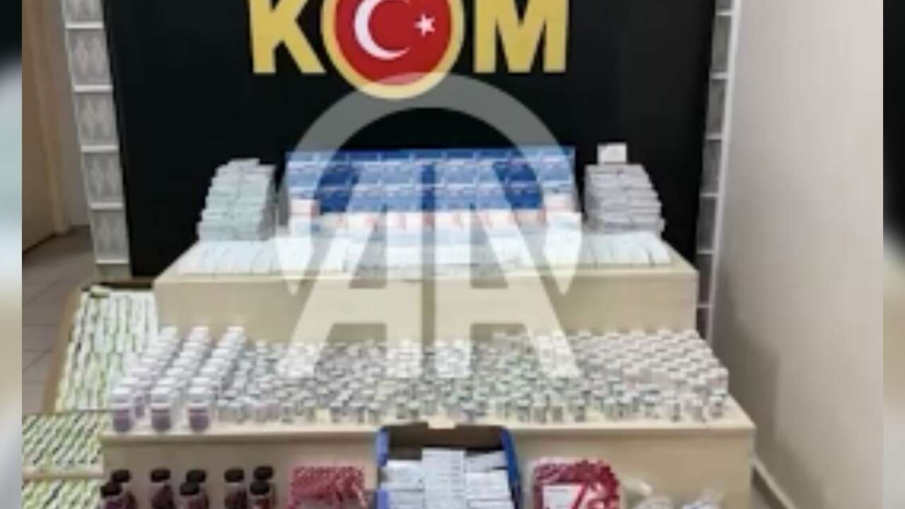 İzmir'de gümrük kaçağı ilaç operasyonunda 6 şüpheli yakalandı