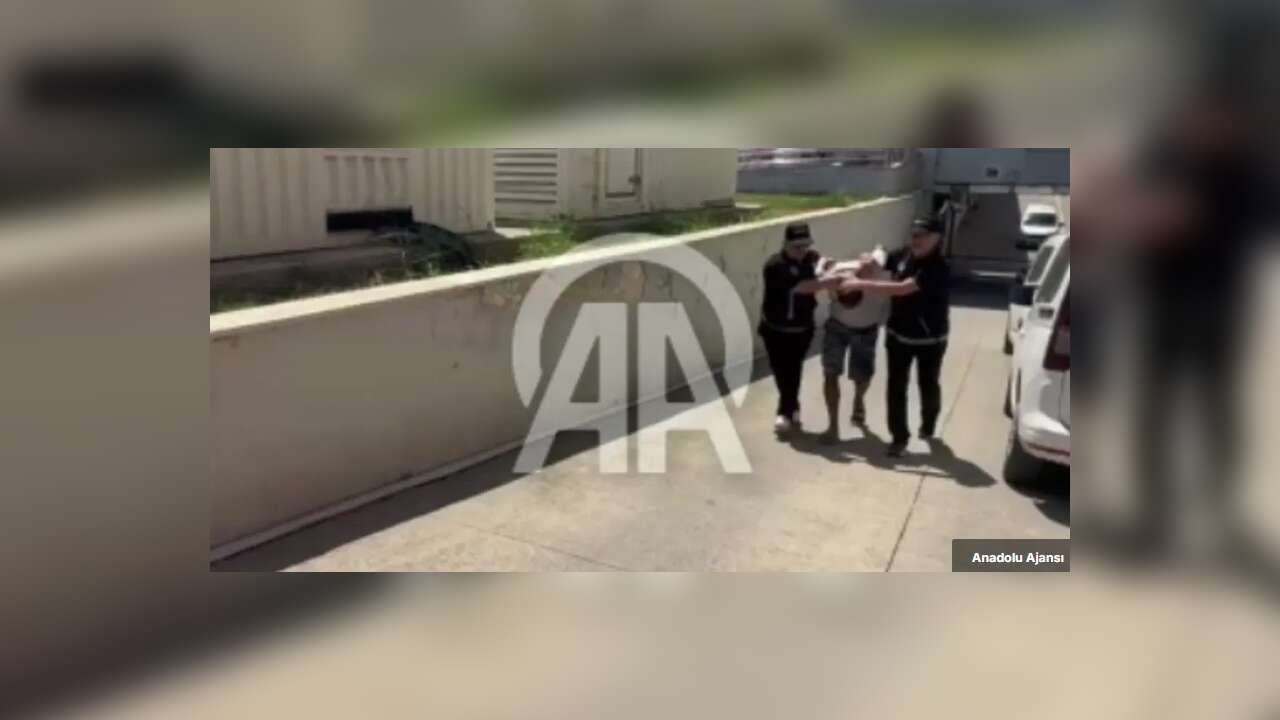 Kırmızı bültenle aranan zehir taciri Adana'da yakalandı