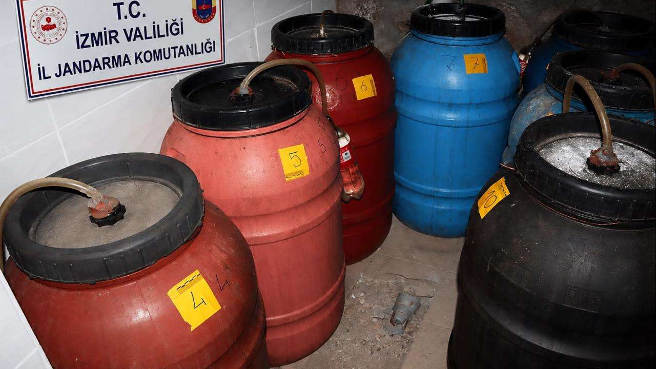 Urla'da Sahte Alkol Operasyonu: 2 Bin 200 Litre Ele Geçirildi